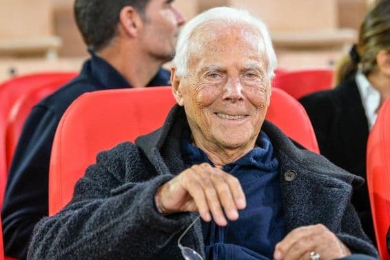 Giorgio Armani na basketbalovom zápase v Eurolige.