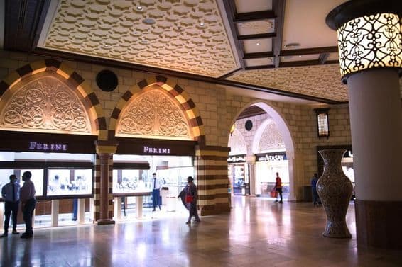 Dubai Mall nákupné centrum, najväčšia nákupná lokalita na svete.