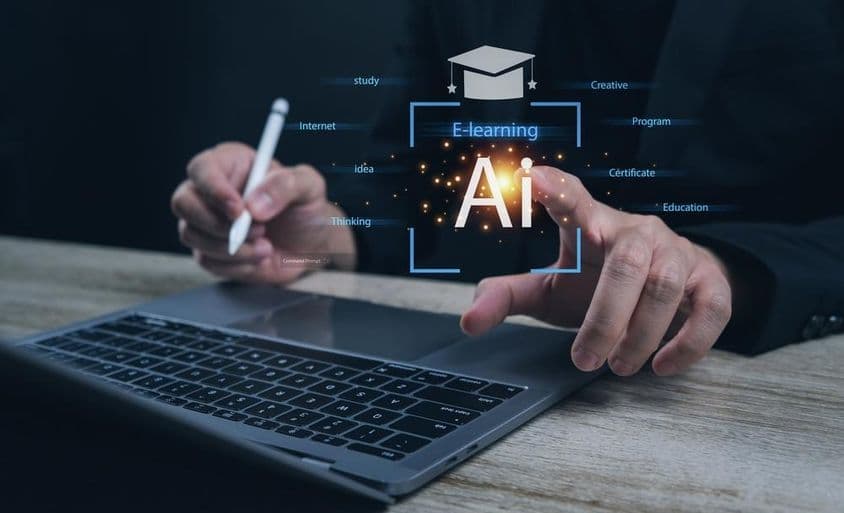 Online e-learningový kurz postgraduálneho štúdia AI.