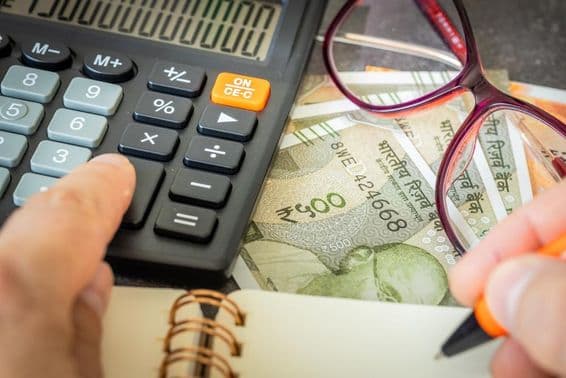 Finančné výpočty v indických rupiách.