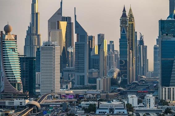 Dubaj, Spojené arabské emiráty, pohľad na mrakodrapy.