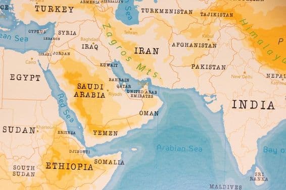 Realistická mapa Spojených arabských emirátov.