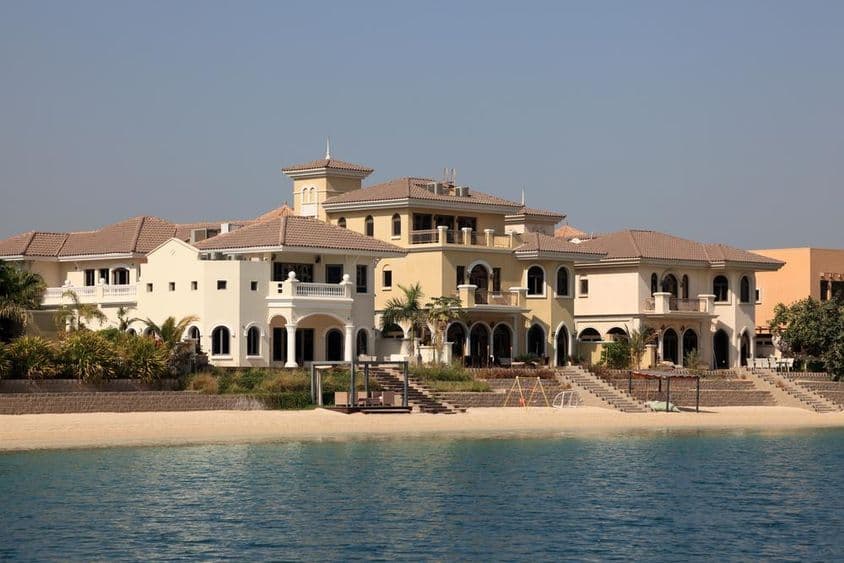 Vily na pobreží na Palm Jumeirah v Dubaji.