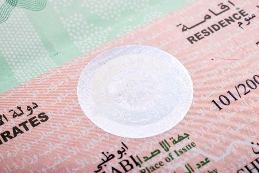 Pečiatka rezidenčného víza Spojených arabských emirátov v pase.