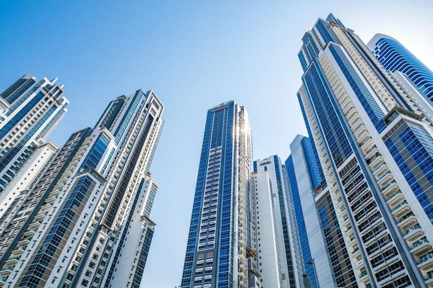 Dubaj, Spojené arabské emiráty, výkonné veže.