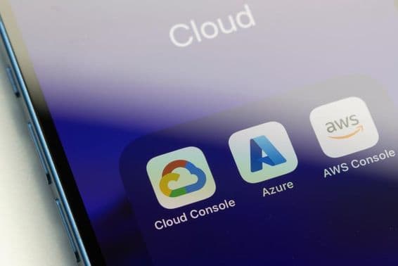 Detail aplikácií troch popredných poskytovateľov cloud computingu na iPhone.