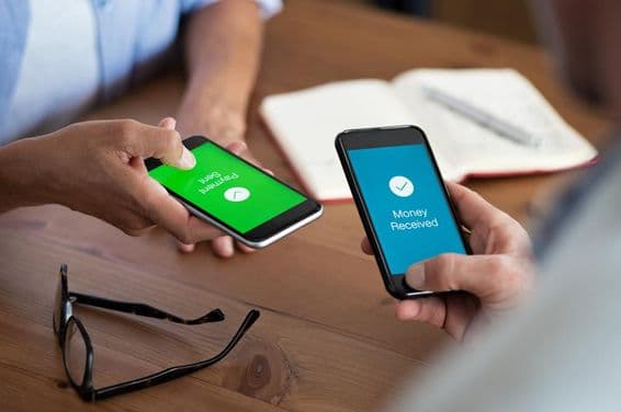 Platba odoslaná na smartfóne.