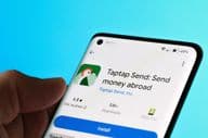 Aplikácia Taptap Send zobrazená na smartfóne.