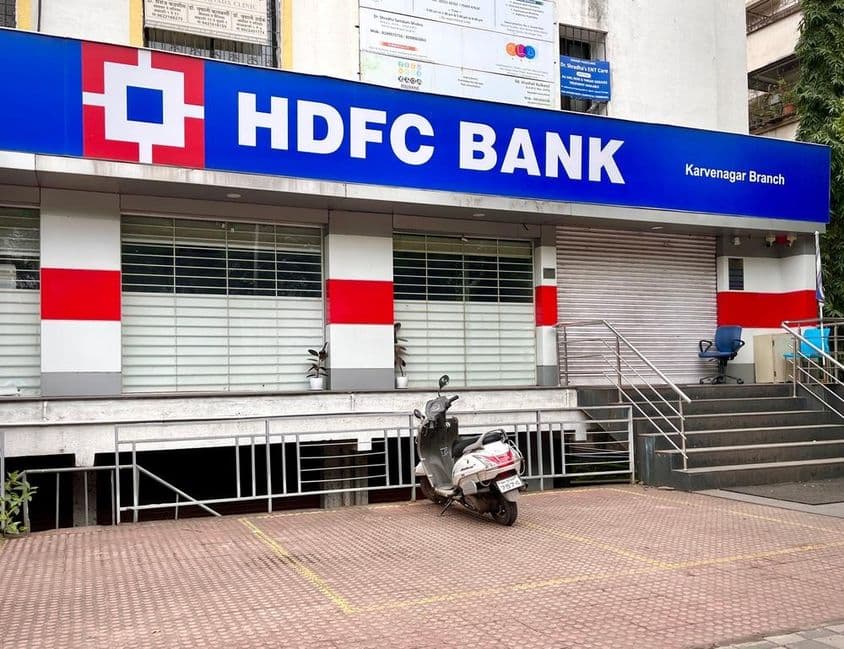 Vchod do HDFC Bank.