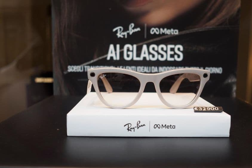 Meta smart okuliare Ray Ban.
