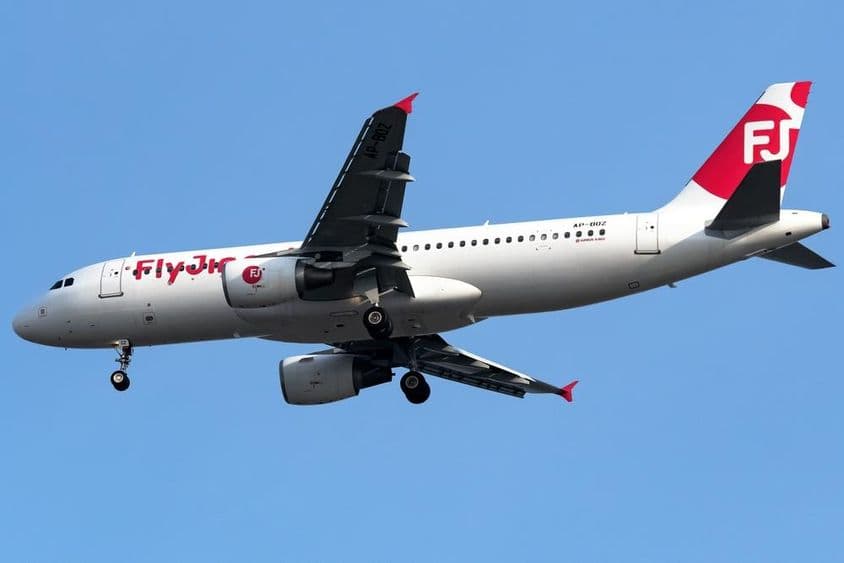 Novoprenajaté lietadlo Airbus A320 od Fly Jinnah začína svoj prvý let.