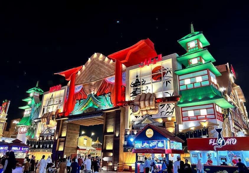 Vstup do Japonského pavilónu, brána do Global Village.