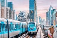 Dubajské metro okolo Múzea budúcnosti.