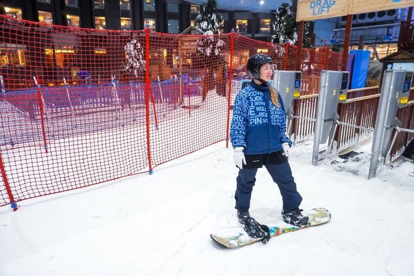 Atrakcia v nákupnom centre 'Ski Dubai' v Dubaji.