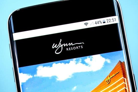 Logo spoločnosti Wynn Resorts zobrazené na obrazovke smartfónu.