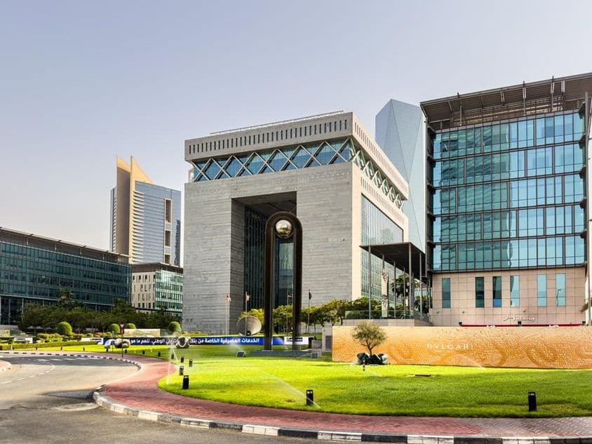 Oblasť The Gate v DIFC, Dubaj, Spojené arabské emiráty.