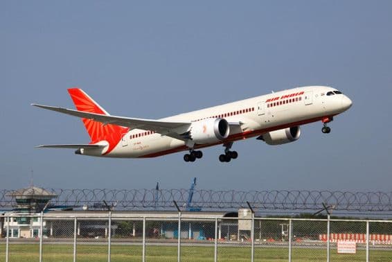 Air India Boeing 787-8 Dreamliner vzlieta.