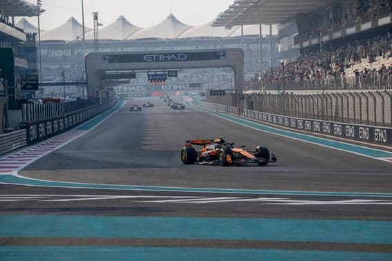 Tréning pre Formulu 1 Abu Dhabi Grand Prix.