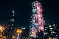Úchvatné ohňostroje na Silvestra pri Burj Khalifa, najvyššej budove sveta.
