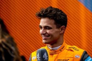 Lando Norris zo Spojeného kráľovstva vo farbách McLaren F1 Team.
