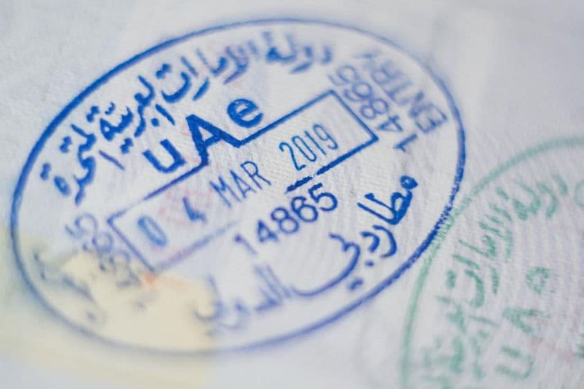 Colná pečiatka Spojených arabských emirátov na hranici.