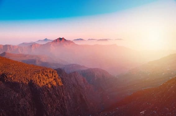 Pohľad na majestátnu horu Jebel Jais v Ras Al Khaimah.