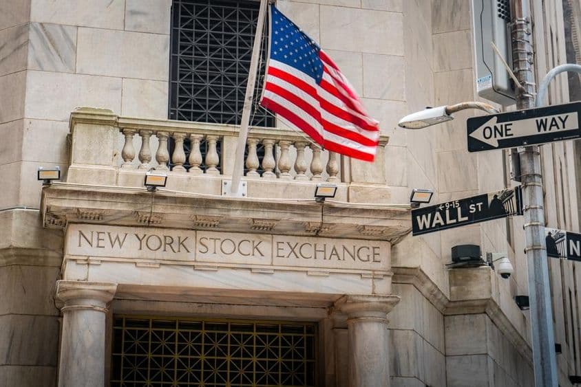 Newyorská burza na rohu Wall Street a New Street.