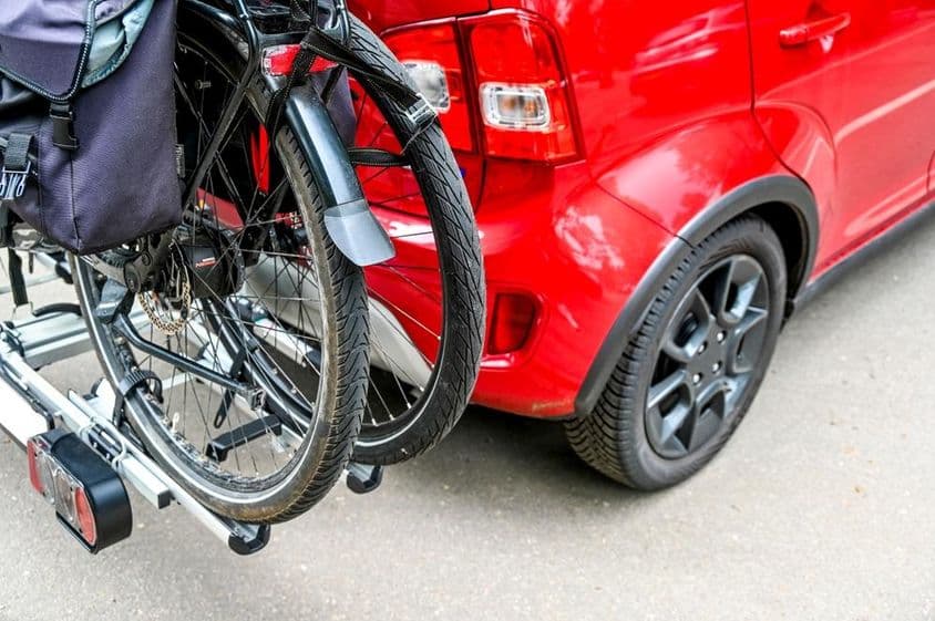 Nosič bicykla, držiak na bicykel na ťažné zariadenie.