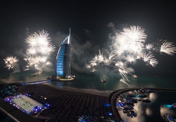 Novoročný ohňostroj pri Burj al Arab.