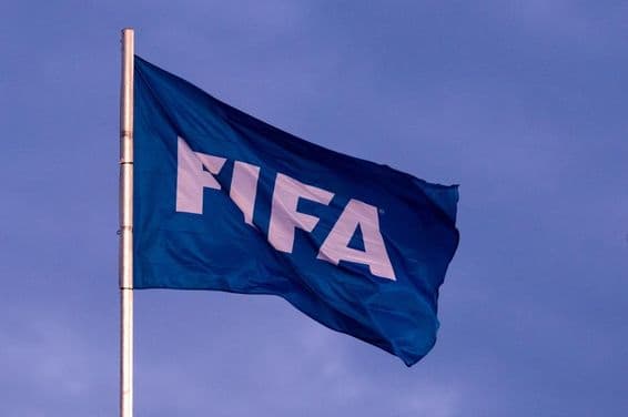 Pohľad na vlajku FIFA na štadióne BMO Field.