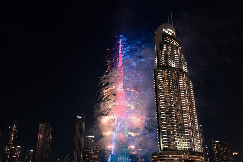 Ohňostroj pri Burj Khalifa v Dubaji.
