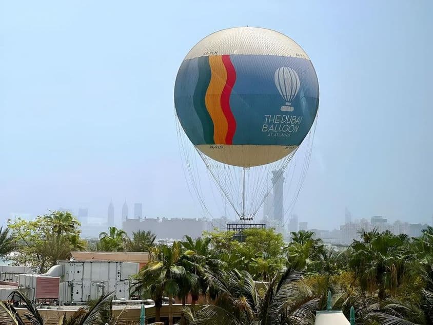Krásny výhľad z teplovzdušného balóna pri Atlantis Hotel Palm.