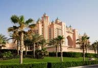 Dubajské hotely sú vynikajúcim príkladom modernnej arabskej architektúry.