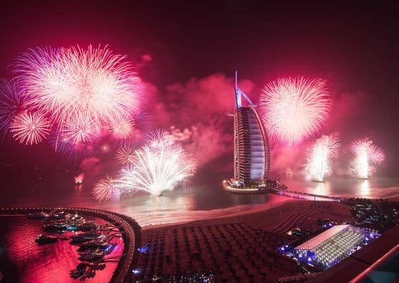 Ohňostroje pri Burj al Arab na Silvestra.
