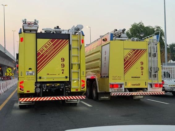 Dubajská civilná obrana, hasičské vozidlá.
