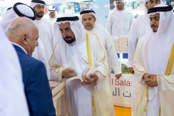 Vládca Sharjah inauguruje Medzinárodný knižný veľtrh v Sharjah.