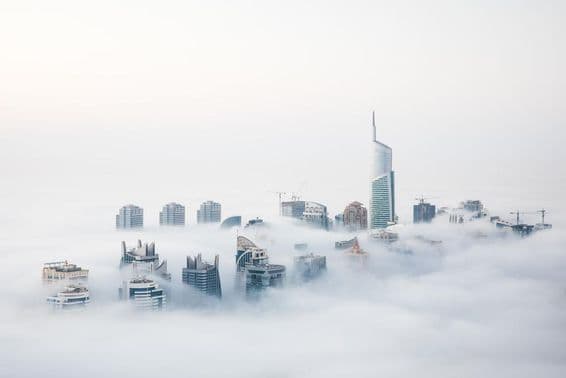 Keď sa studený púštny vzduch stretne s teplým oceánskym vzduchom na začiatku zimy v Dubaji.