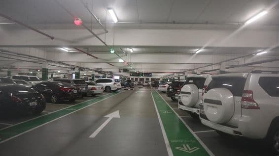 Parkovisko pri Mirdif City Center.