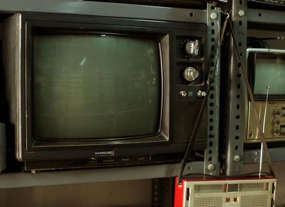 Starý antický televízor.
