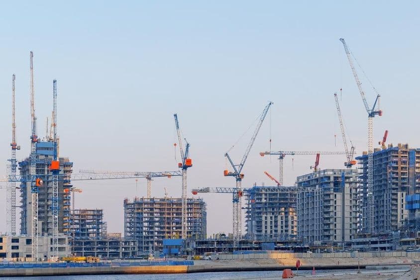 Dubajský trh s nehnuteľnosťami sa rozširuje, vytvára nové príležitosti a moderné bývanie.