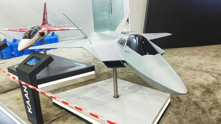 Generačná stíhačka so stíšným letom.