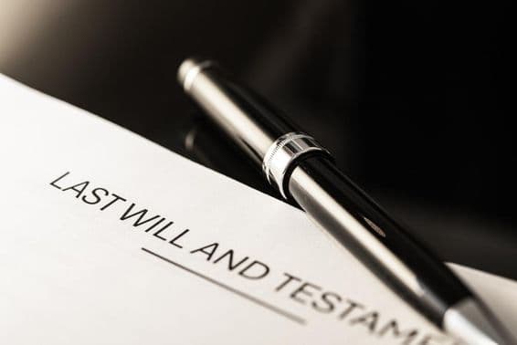 Detailný pohľad na dokument závety so slim perom.