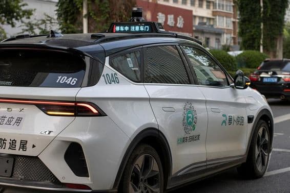 Samoriadiaci elektrický robotaxi od čínskej technologickej spoločnosti.