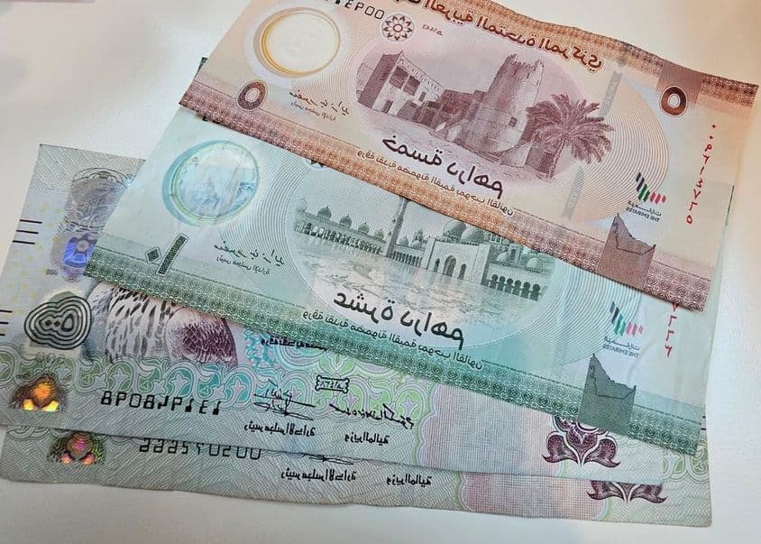 Spojené arabské emirátske dirhamy.