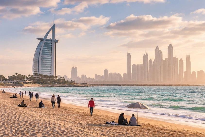 Na hranici zimy a jari, Teplotné výkyvy na pobreží Dubaja.