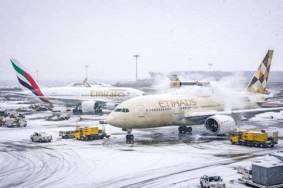 Zimná búrka narušuje leteckú dopravu