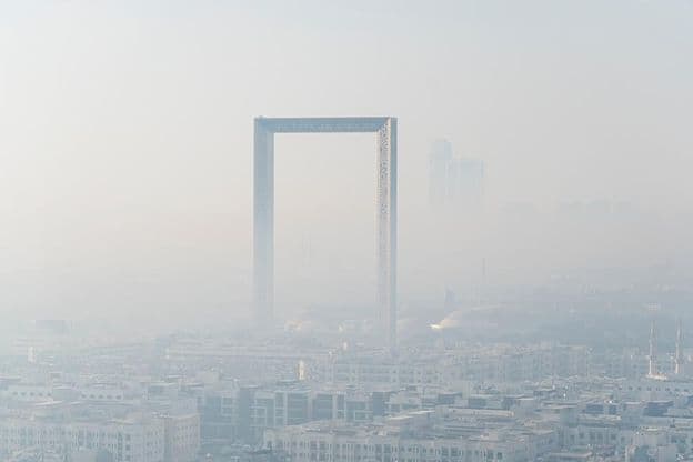 Úchvatná panoráma najväčšieho zlatého rámu na svete v Dubaji.