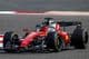 SAKHIR, BAHRAIN Charles Leclerc závodí vo svojom Ferrari.