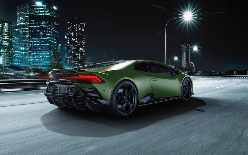 Matná tmavozelená Lamborghini Huracan