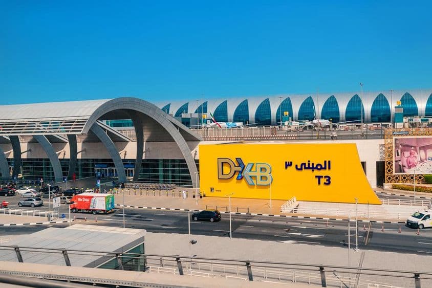 Vstup do moderného terminálu letiska Dubaj DXB.